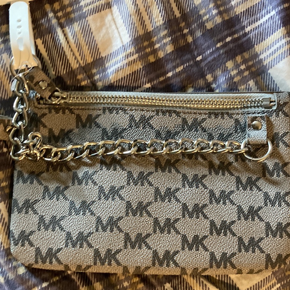 Michael Kors signature Wristlet Authentic with adjustable shoulder strap NEW